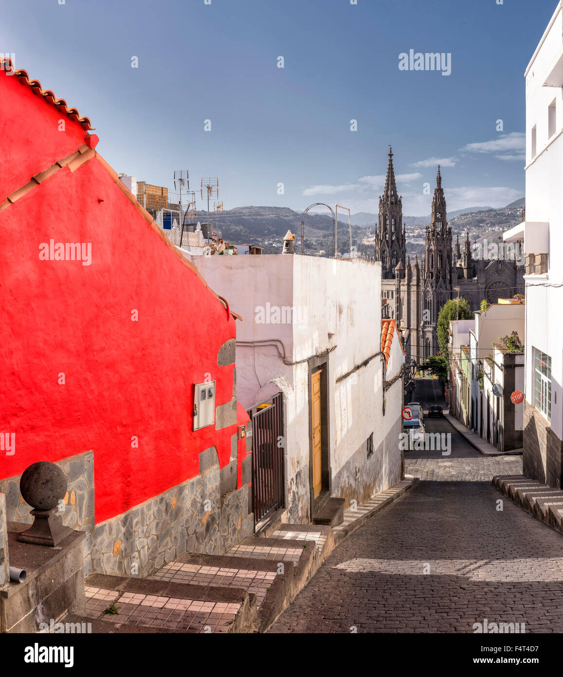 L'Espagne, l'Europe, Arucas, Gran Canaria, Îles Canaries, paroisse de San Juan Bautista, ville, village, l'été, les montagnes, les collines, Banque D'Images