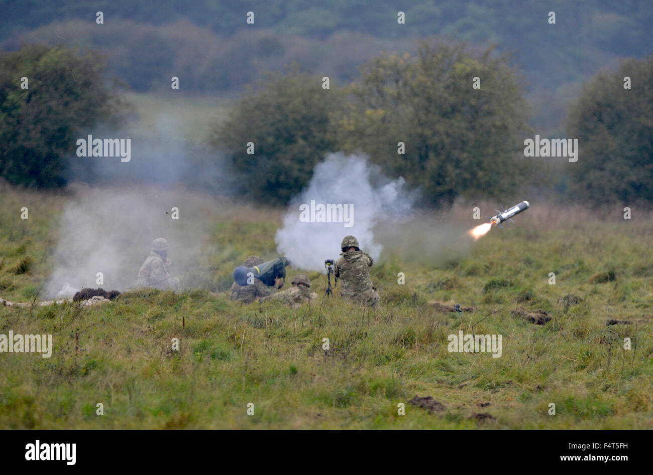 La démonstration de l'armée britannique un javelot tir antichar dans la plaine de Salisbury, Wiltshire, Angleterre, Royaume-Uni Banque D'Images