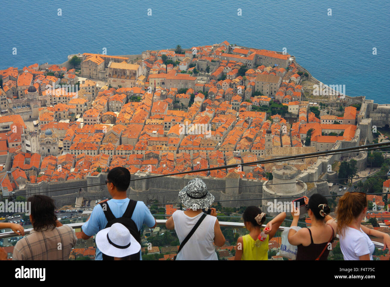 La Croatie, les Balkans, Balkans, Dubrovnik, la vieille ville, le Danemark, Europe, mur de la ville, les toits, les touristes Banque D'Images