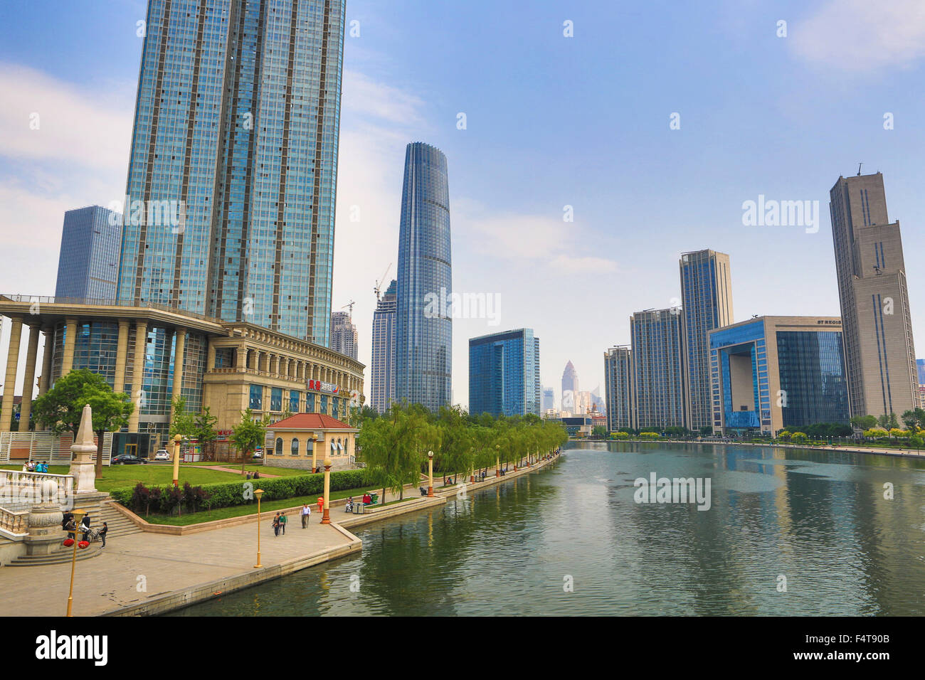 Chine, Tianjin, Tianjin, ville, Centre de la rivière Hai, le World Financial Center Banque D'Images