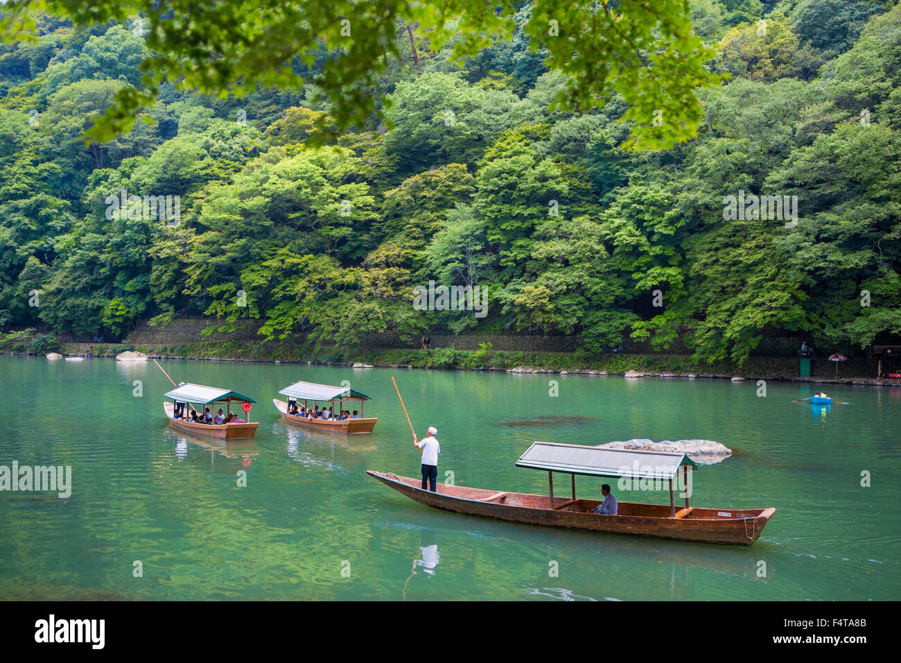 Le Japon, la ville de Kyoto, la montagne, la rivière Oi Arashiyama, voile Banque D'Images