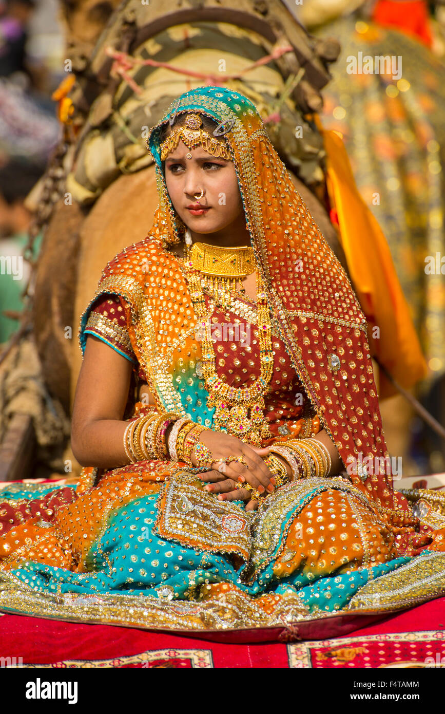L'Asie, l'Inde, Rajasthan, Jaisalmer, Désert Festival, mariée au cours de parade Banque D'Images