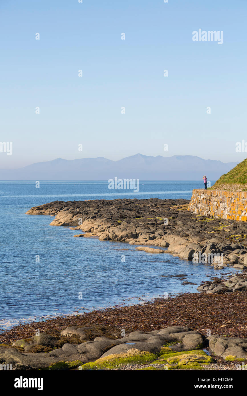 Marcher sur le sentier côtier Ayrshire, Troon, South Ayrshire, Écosse, Royaume-Uni Banque D'Images