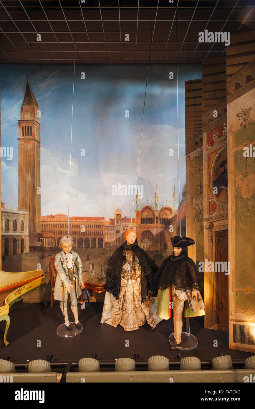 L'Angleterre, Londres, Bethnal Green, V&A Museum of Childhood, théâtre de marionnettes italiennes du 1700-1800 Banque D'Images