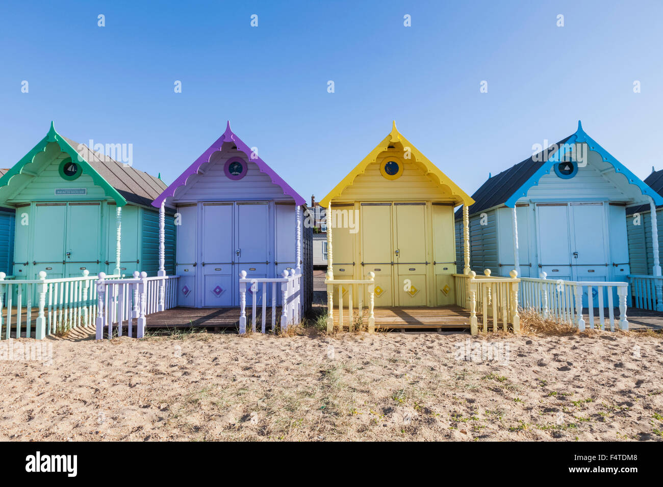 L'Angleterre, Essex, Mersea Island, cabines de plage Banque D'Images