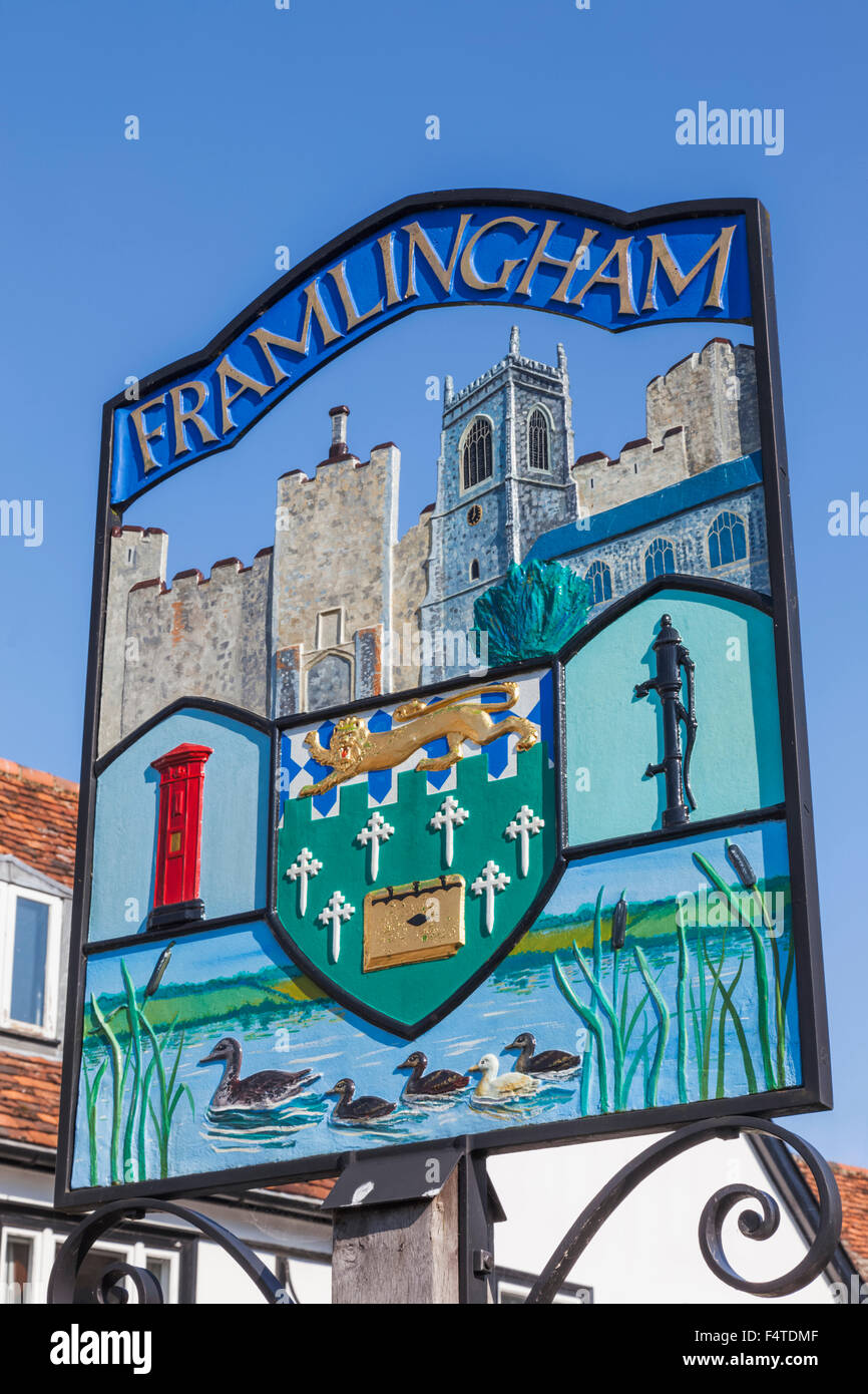 L'Angleterre, dans le Suffolk, Docking, le panneau de la commune Banque D'Images