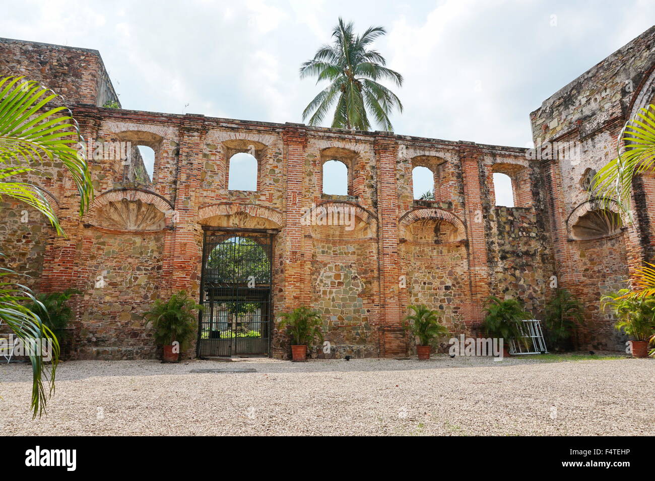 Ruine de l'église de la Compagnie de Jésus dans la vieille ville, le quartier historique de la ville de Panama, Panama, Amérique Centrale Banque D'Images