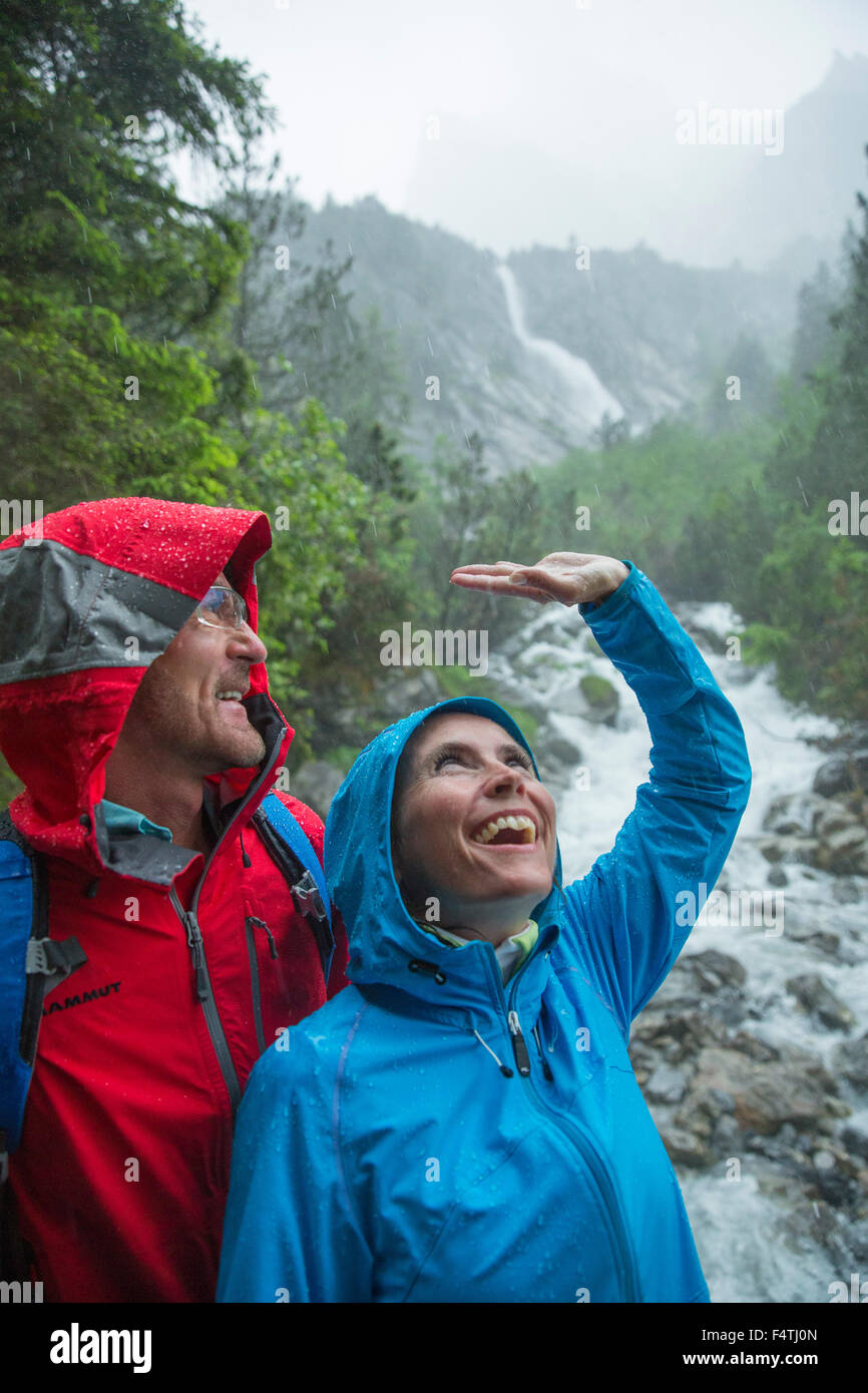 Couple sous la pluie, Banque D'Images