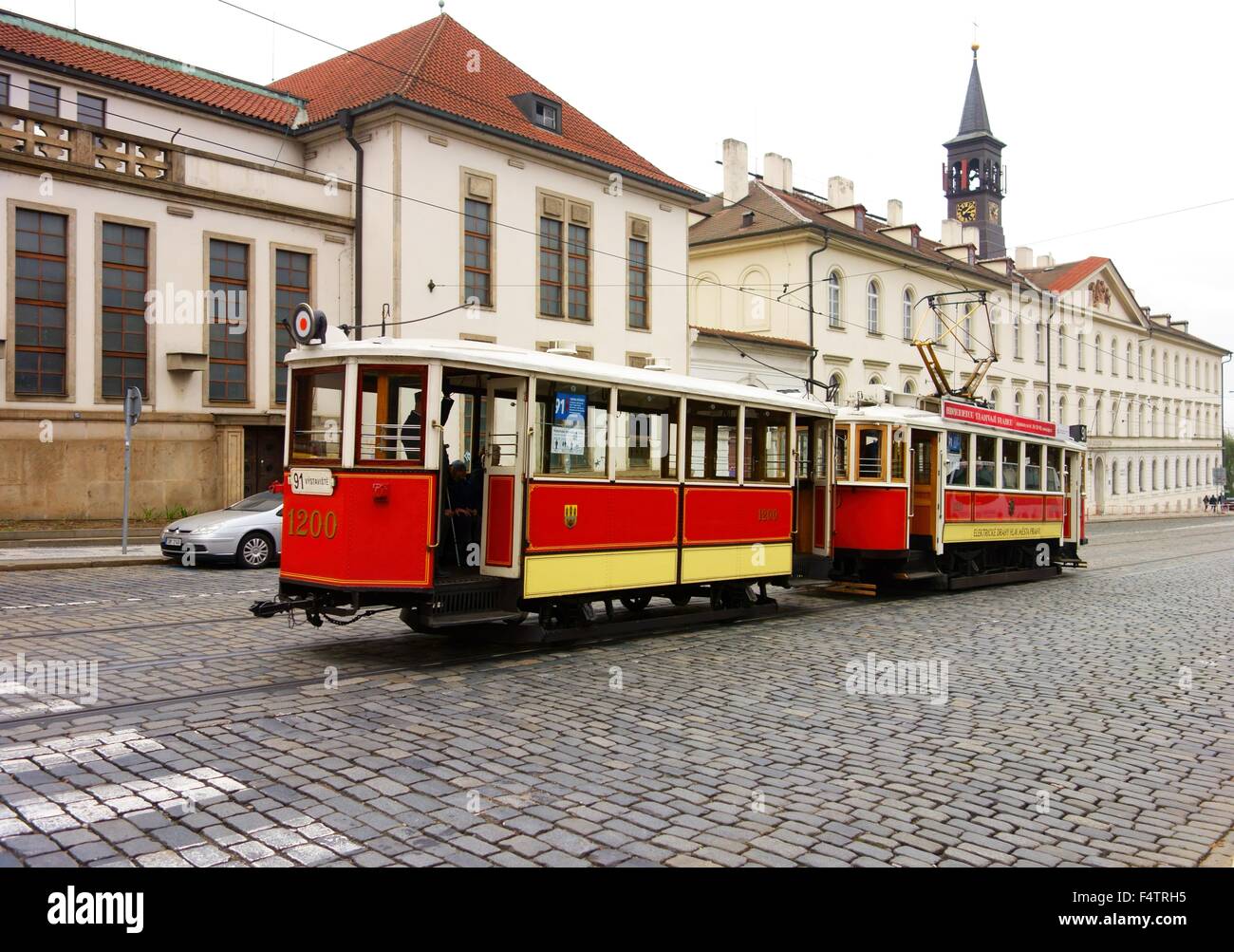 Musée historique le tramway dans les rues de Prague, République Tchèque Banque D'Images