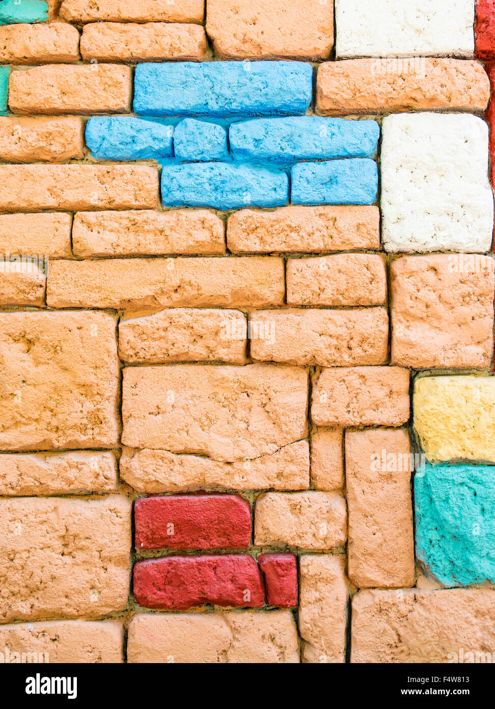 Contexte formé par un mur de pierres de couleur. Banque D'Images