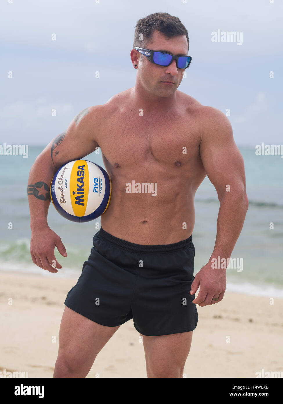 Joueur de volley-ball de plage en plein air Banque D'Images