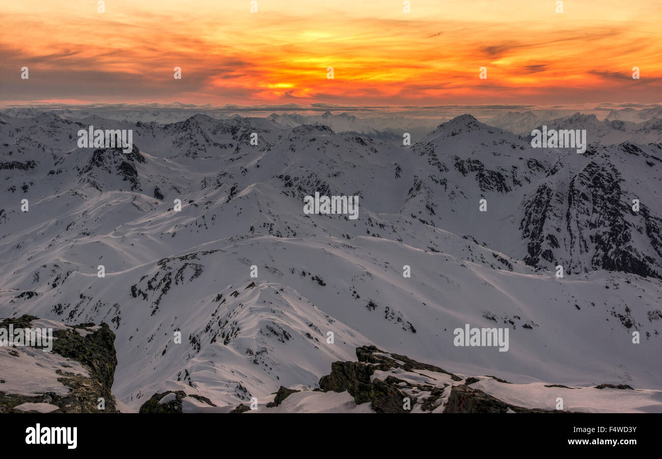 Vue sur le glacier de Hintertux et Olperer, montagnes enneigées, Tux Alpes, Tyrol, Autriche Banque D'Images