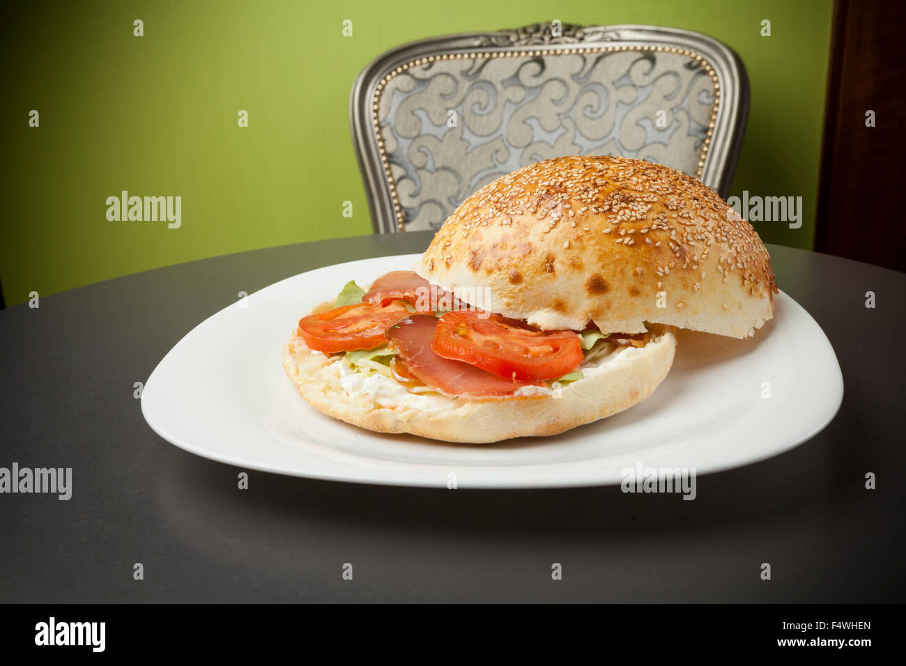 Sandwich avec jambon, fromage et tomate Banque D'Images Sandwich avec jambon, fromage et tomate Banque D'Images