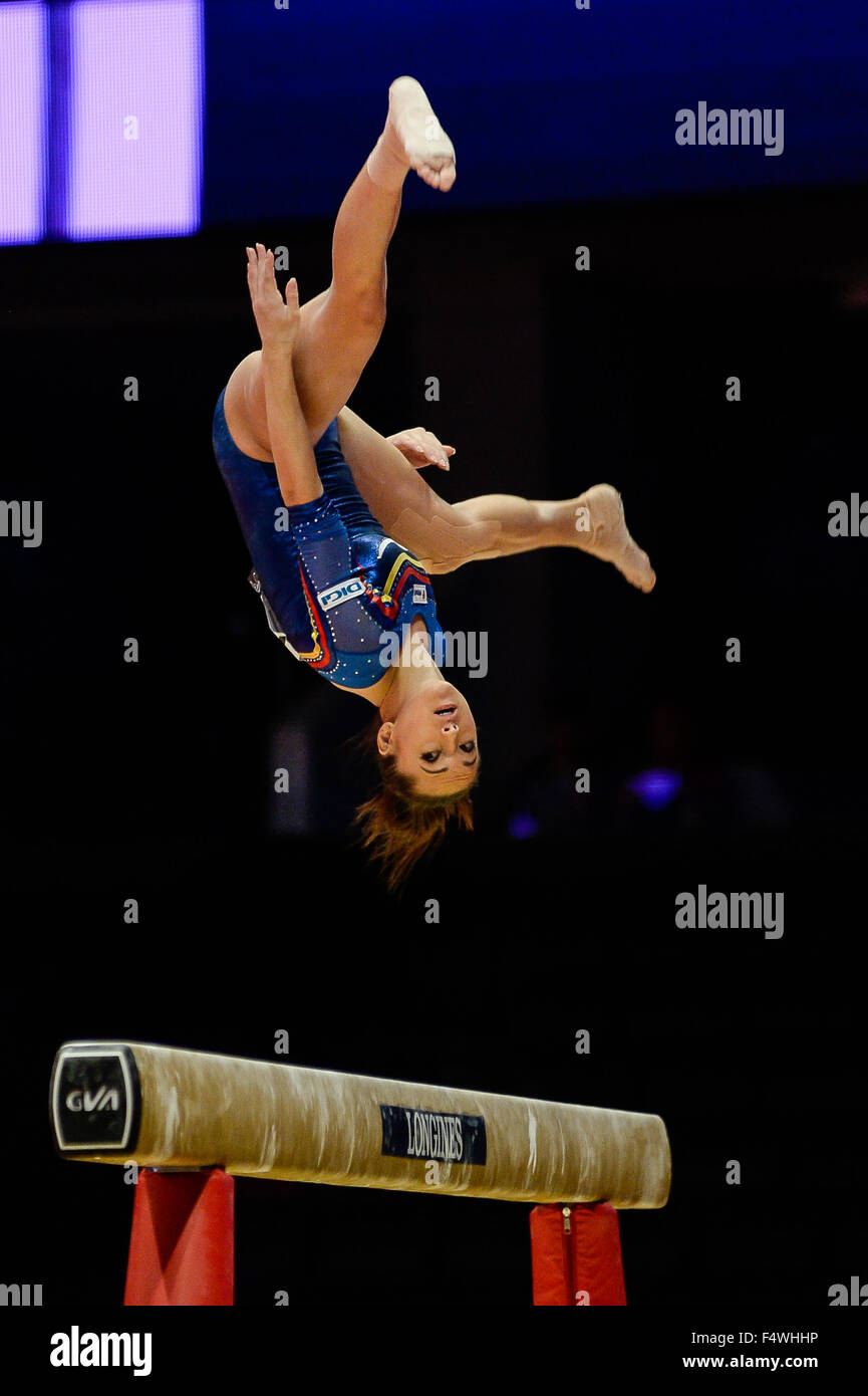 Glasgow, Royaume-Uni. 23 Oct, 2015. LARISA IORDACHE, à partir de la Roumanie, en concurrence sur le faisceau lors de Championnats du Monde 2015 qui a eu lieu à Glasgow, Royaume-Uni. Credit : Amy Sanderson/ZUMA/Alamy Fil Live News Banque D'Images