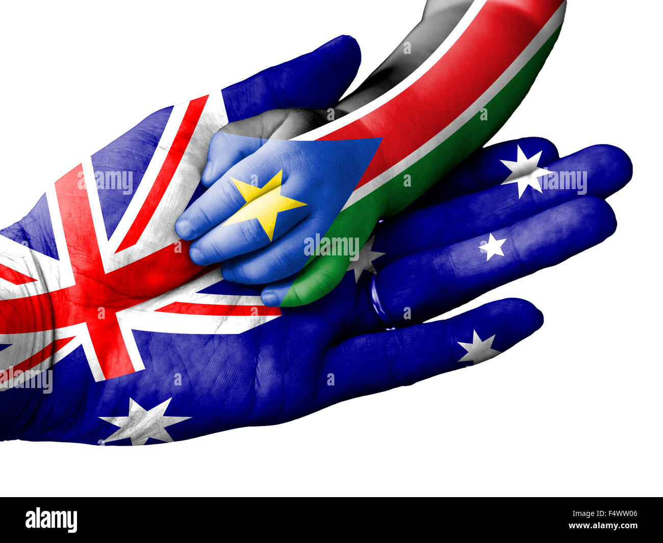 Pavillon de l'Australie recouvrit la main d'un adulte homme tenant un bébé part avec le drapeau du Soudan du Sud surimprimés. Ima conceptuel Banque D'Images
