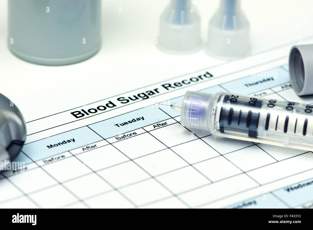 Stylo à insuline avec enregistrement de sucre de sang et de fournitures pour diabétiques. Banque D'Images