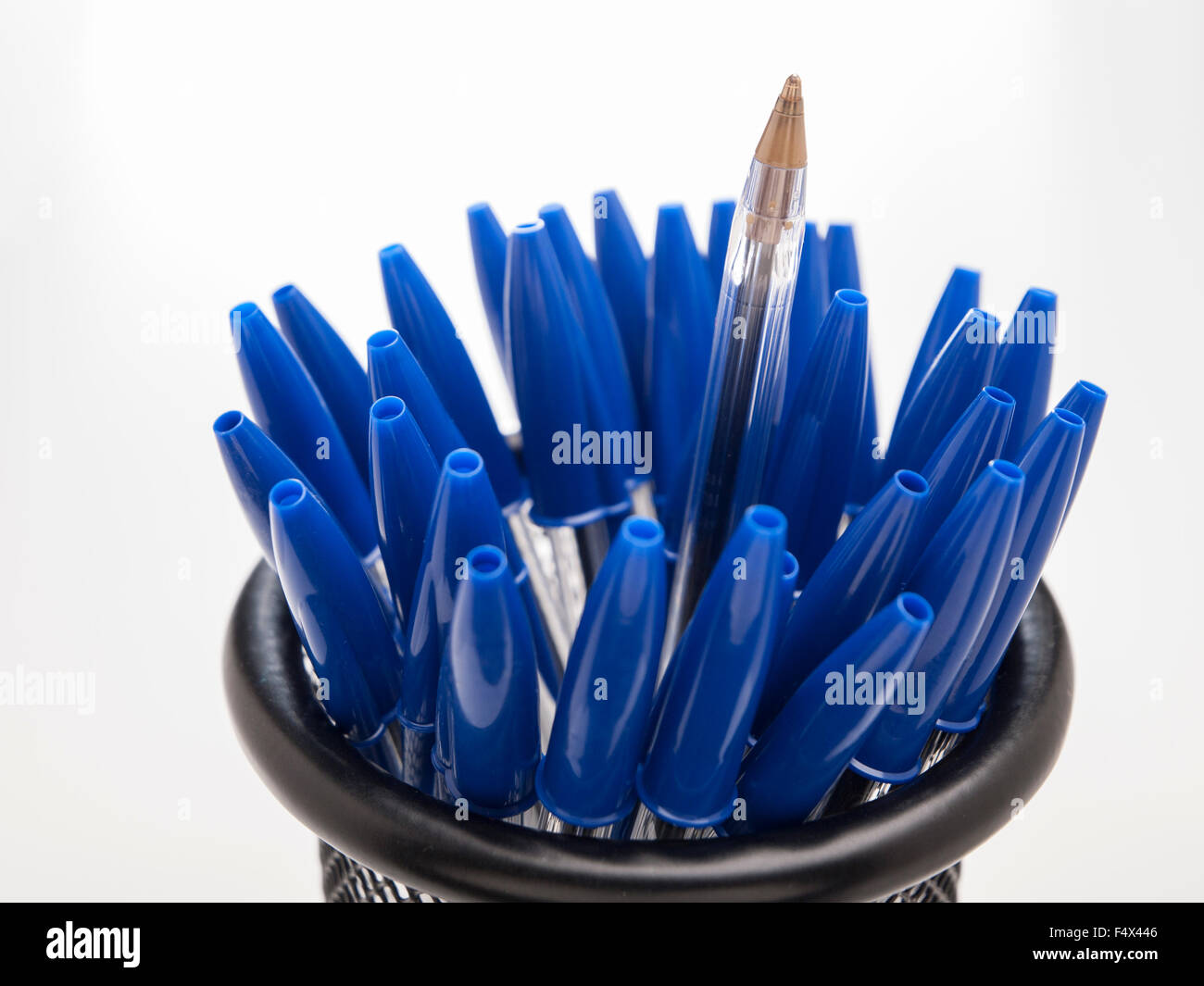 Bic cristal bleu plumes crayons Banque D'Images