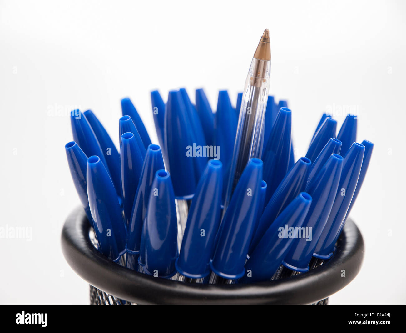 Bic cristal bleu plumes crayons Banque D'Images