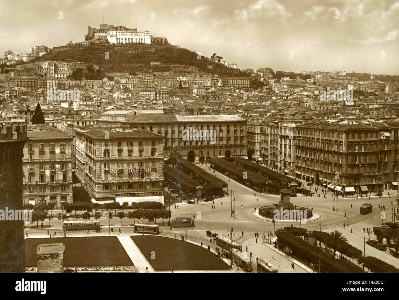 Vue sur la Piazza Municipio à Naples, Italie Banque D'Images