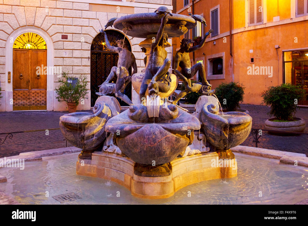 Fontana delle tartarughe dans piazza Mattei, Rome Italie Banque D'Images