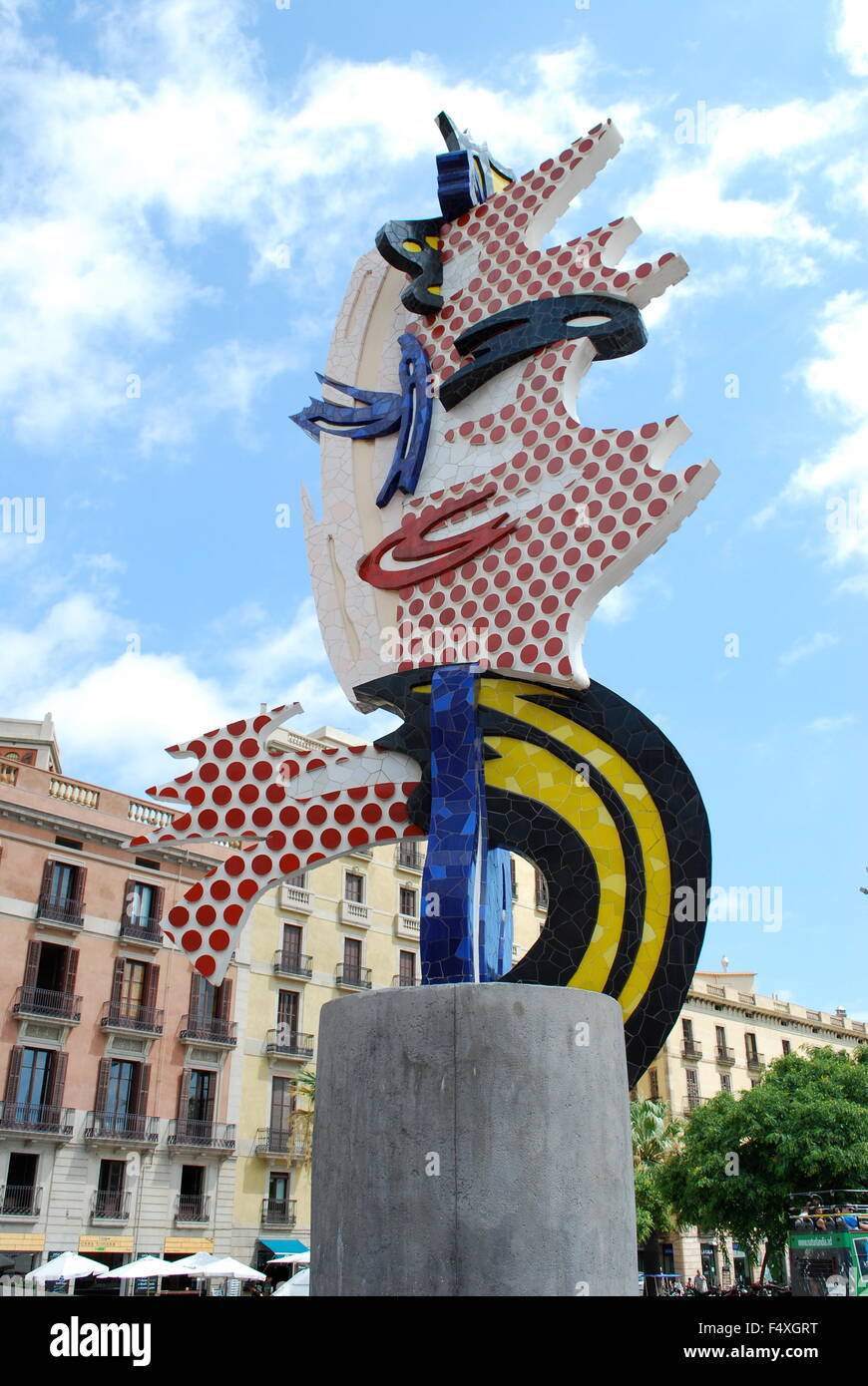 Miro'Art Moderne statue dans le paysage de la ville de Barcelone, Espagne  Photo Stock - Alamy