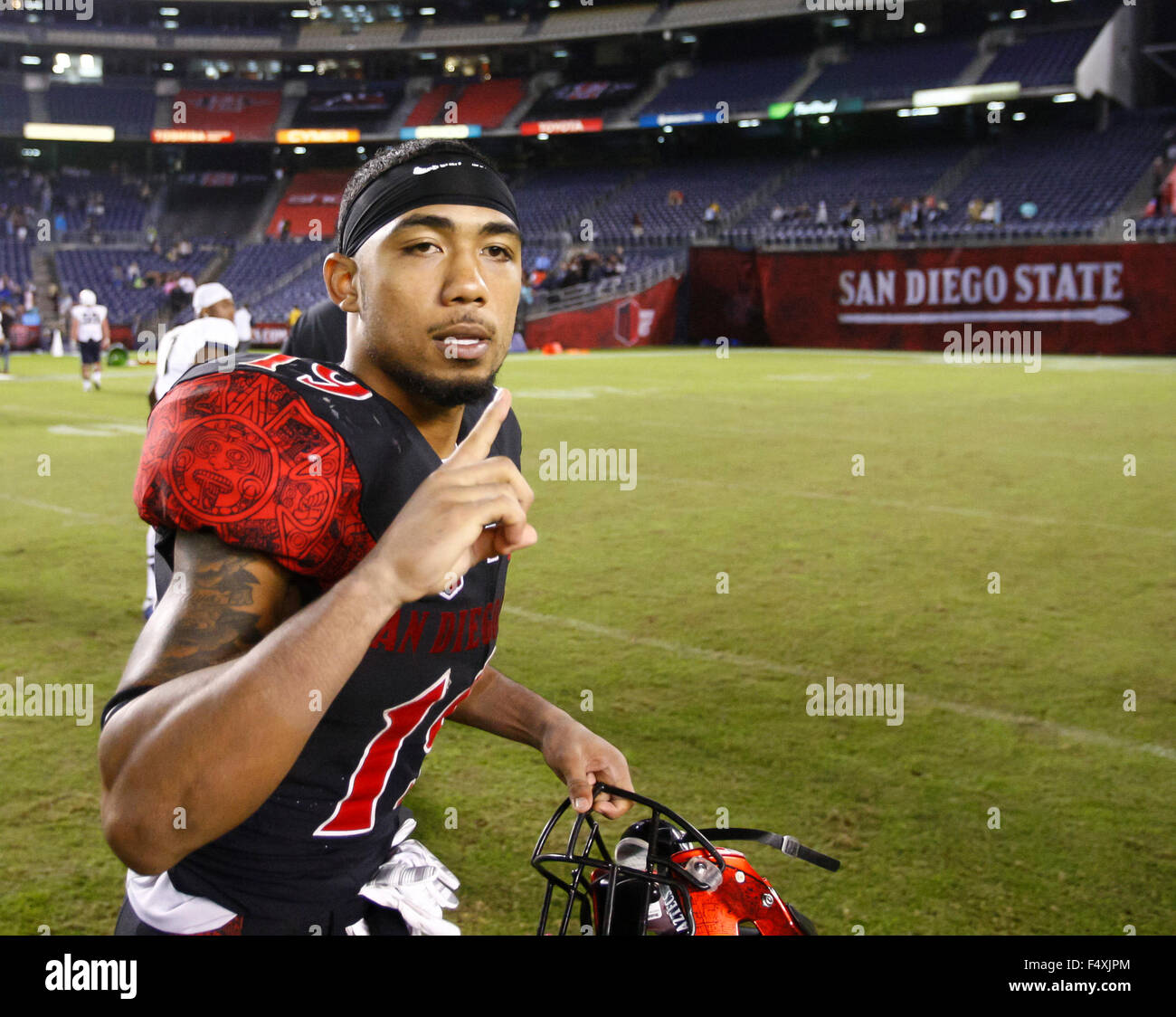 San Diego, Californie, USA. 23 Oct, 2015. San Diego State University Aztec Running Back # 19 Donnel Pumphrey après la NCAA football match entre les Aztèques SDSU et la Utah State Aggies à Qualcomm Stadium de San Diego, en Californie. SDSU Aztèques défait la Utah State Aggies 48-14. Justin Cooper/CSM/Alamy Live News Banque D'Images