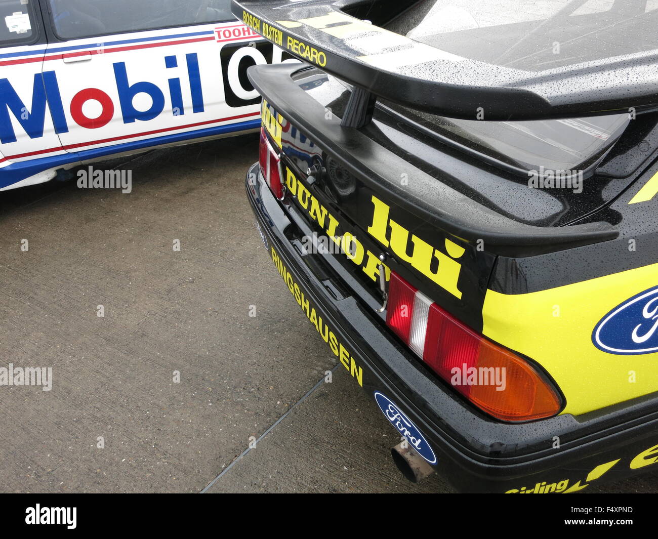 Ford Sierra Cosworth RS500 RS 500 en allemand de voitures de tourisme lui a couru dans le DTM couleurs années 80 - Deutsche Tourenwagen Meisterschaft aussi motivé par Manuel Reuter dans le DTM race series - montrant close up detail du becquet arrière sida aérodynamique mk1 1re génération Banque D'Images