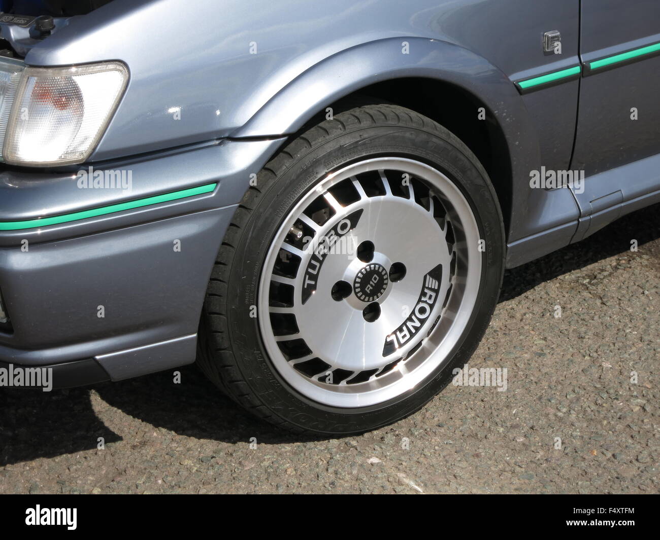 Ford Fiesta Rs Turbo Modification De Voiture A Donnington Race Track Car Event Montrant Close Up Detail De Roues Modifies Aftermarket Photo Stock Alamy