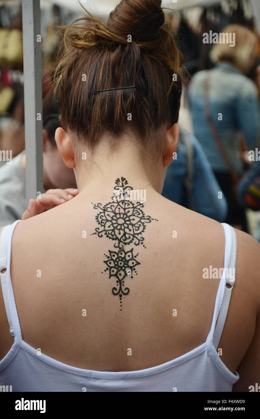 tatouage au henné Photo Stock - Alamy