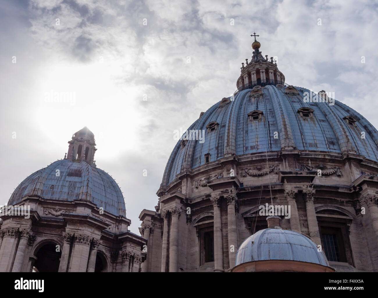 Les dômes de la Basilique Saint-Pierre, Vatican. Banque D'Images