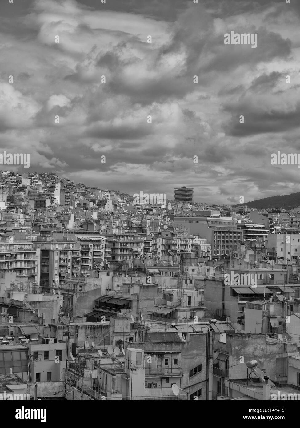 Paysage urbain d'Athènes un jour nuageux Banque D'Images