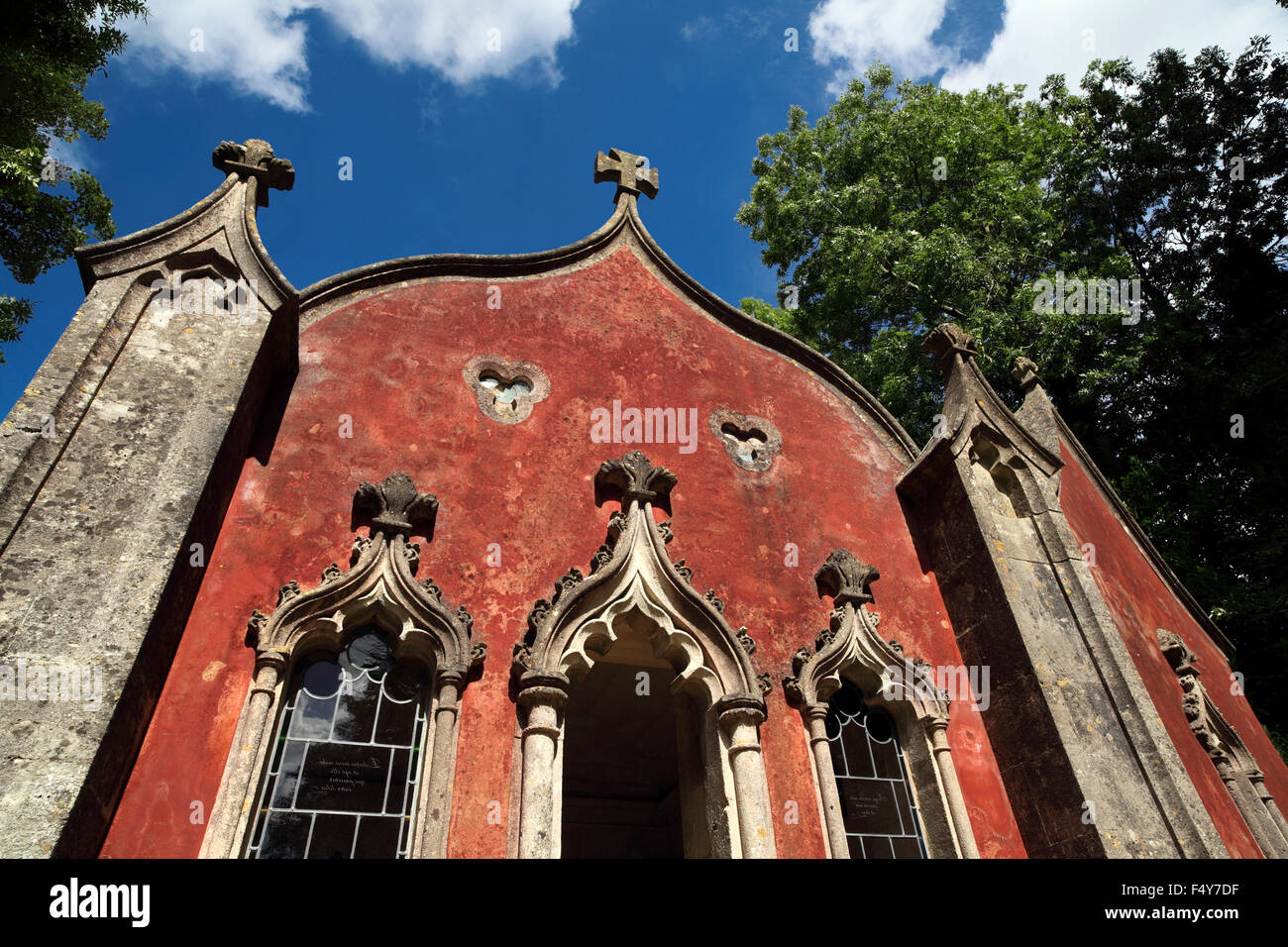 La Maison Rouge dans le jardin de rococo de Painswick, Painswick, Gloucestershire. Banque D'Images