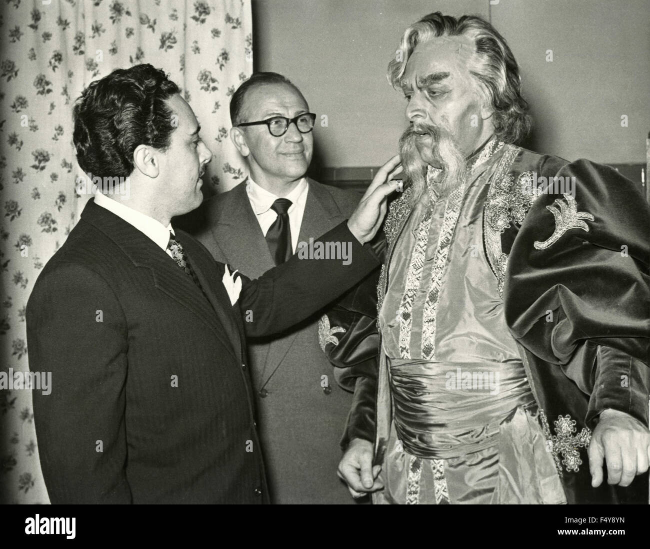 Le chorégraphe Boris Kniaseff, y compris le ténor Mario del Monaco et basse Boris Christoff, qui a joué dans 'Mazeppa' Banque D'Images