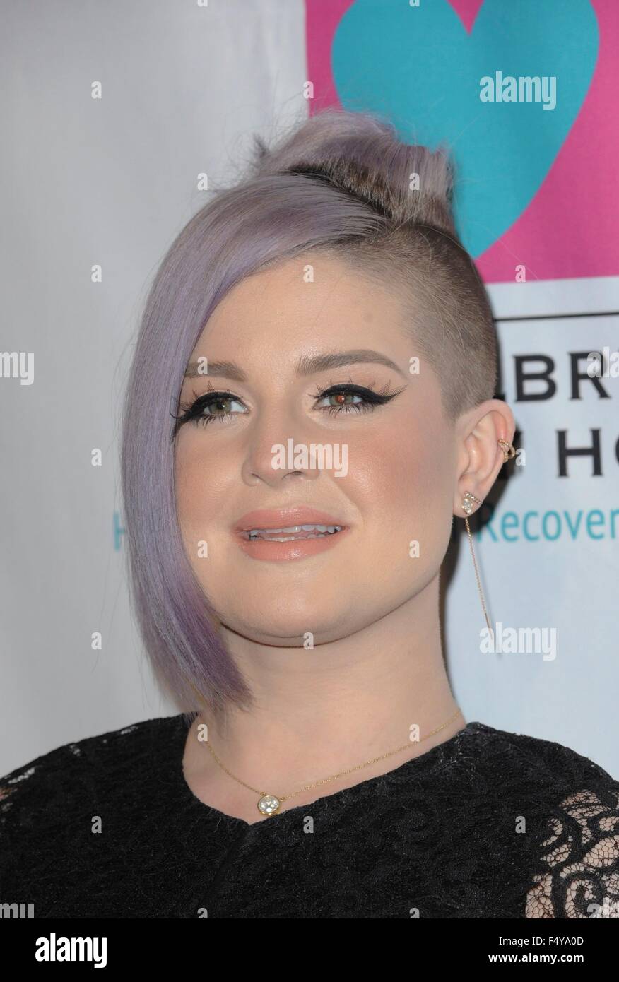 Los Angeles, CA. 24 Oct, 2015. Arrivées à Kelly Osbourne pour Peggy Albrecht Friendly House 26e dîner annuel de remise, le Beverly Hilton Hotel, Los Angeles, CA, 24 octobre 2015. Credit : Elizabeth Goodenough/Everett Collection/Alamy Live News Banque D'Images