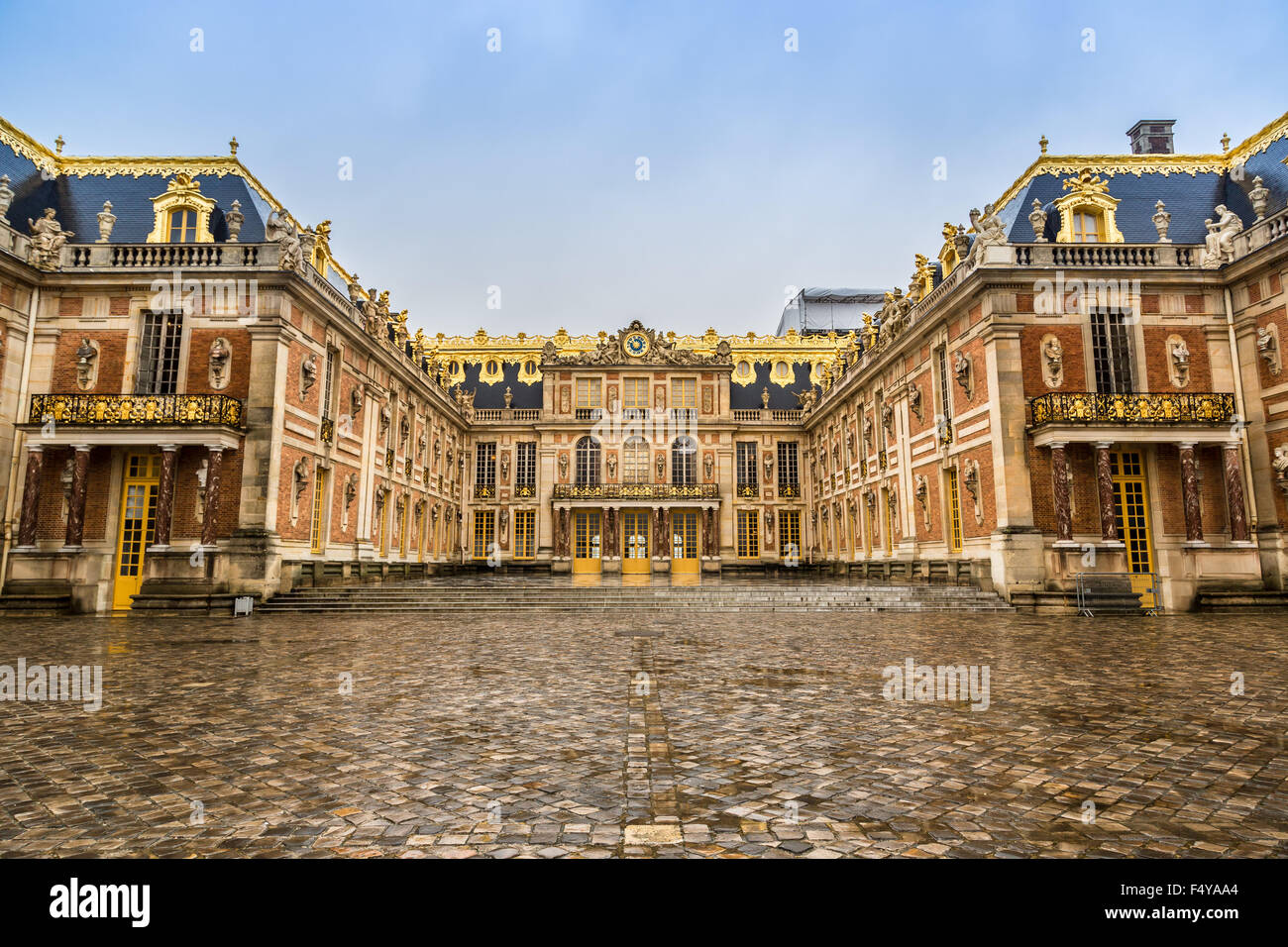 Vue extérieure du fameux palais de Versailles. Le Palace Versailles était un château royal. Il a été ajouté à la liste de l' UNESCO il Banque D'Images