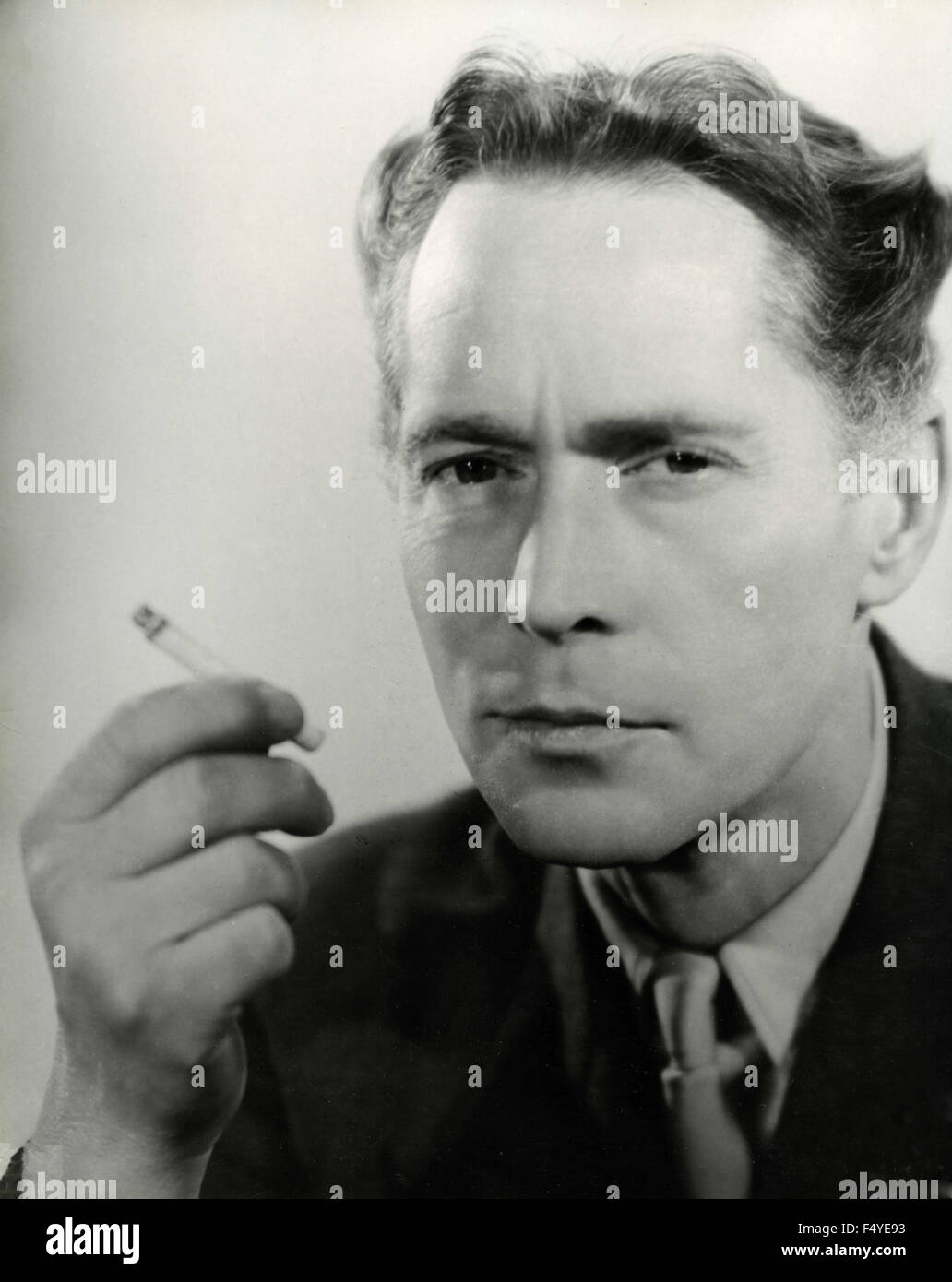 L'acteur américain Franchot Tone dans une scène du film 'l'homme sur la Tour Eiffel', 1949 Banque D'Images