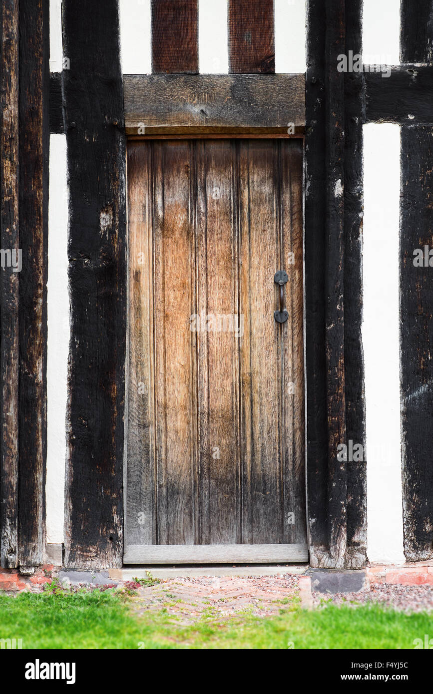 Détail extérieur Tudor house construit en 1590 Détail de la porte Blakesley hall closeup Banque D'Images
