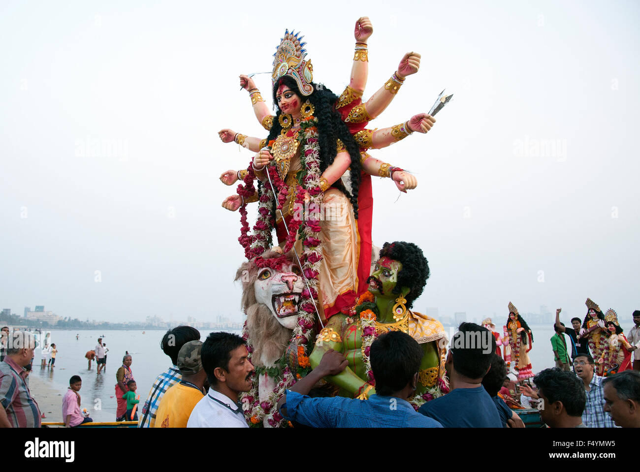 L'image de Durga immersion Idol a été prise à Mumbai, Inde Chowpatty Banque D'Images