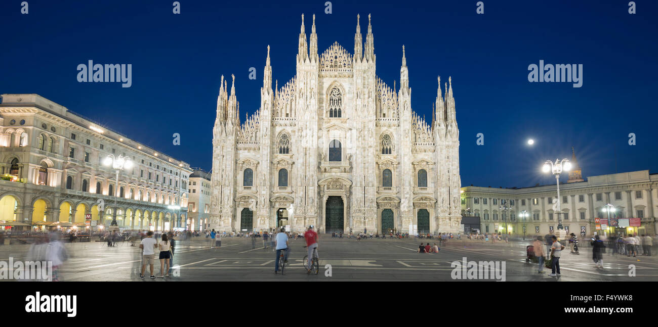 Vue panoramique de la cathédrale de nuit, Milan, l'Europe. Banque D'Images