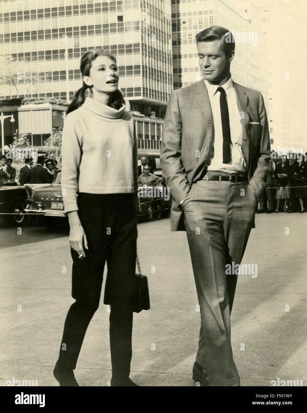 Les acteurs Audrey Hepburn et George Peppard dans une scène du film  "Breakfast at Tiffany's', USA Photo Stock - Alamy