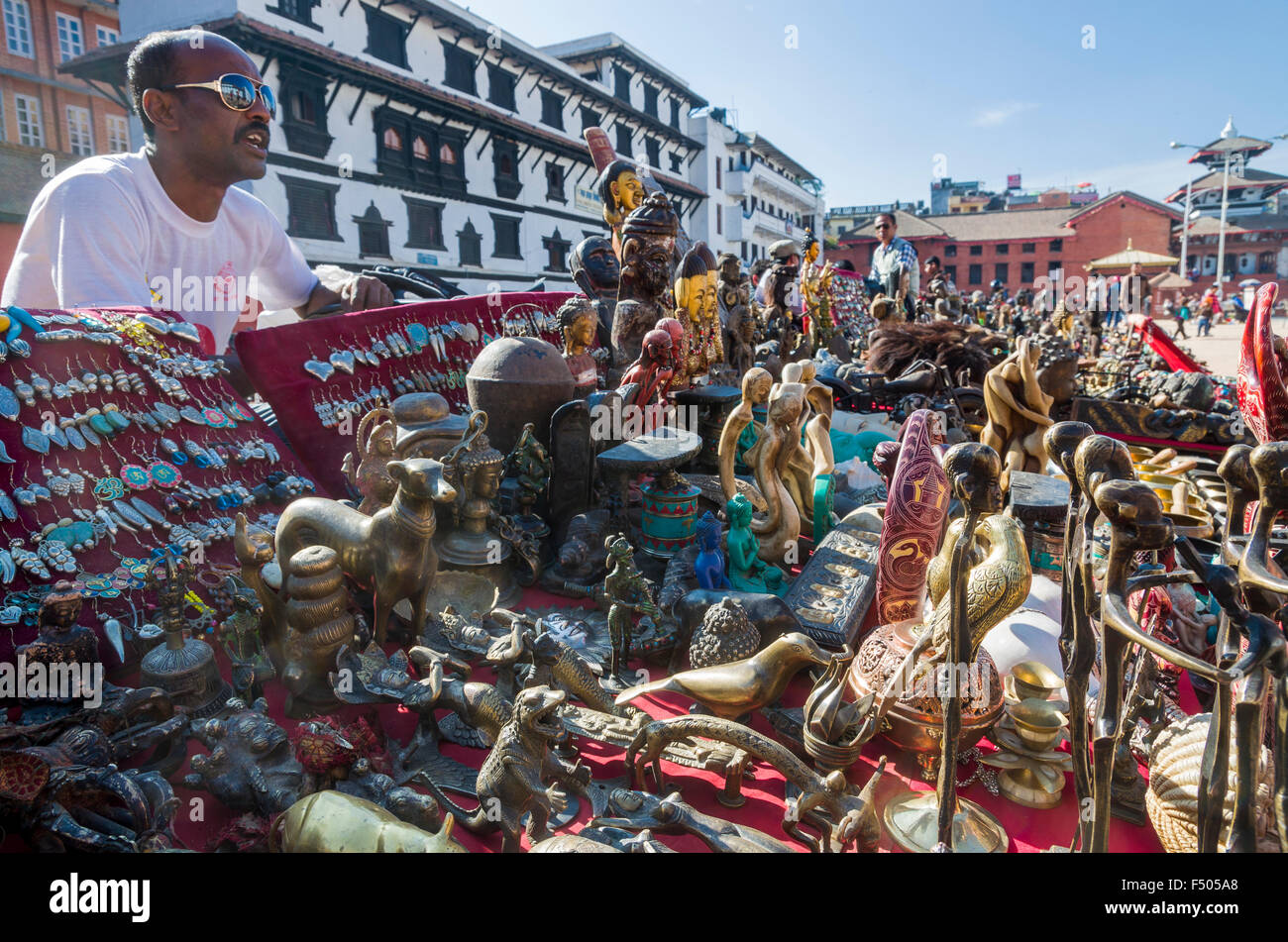 De nombreux souvenirs sont vendus à Durbar Square Banque D'Images De nombreux souvenirs sont vendus à Durbar Square Banque D'Images