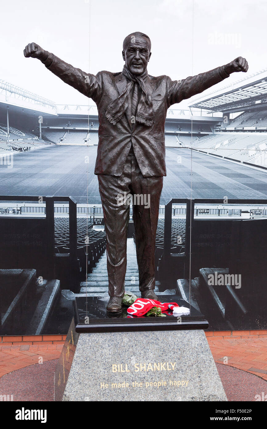 [Bill Shankly] statue, stade de football d'Anfield, Liverpool, Royaume-Uni Banque D'Images