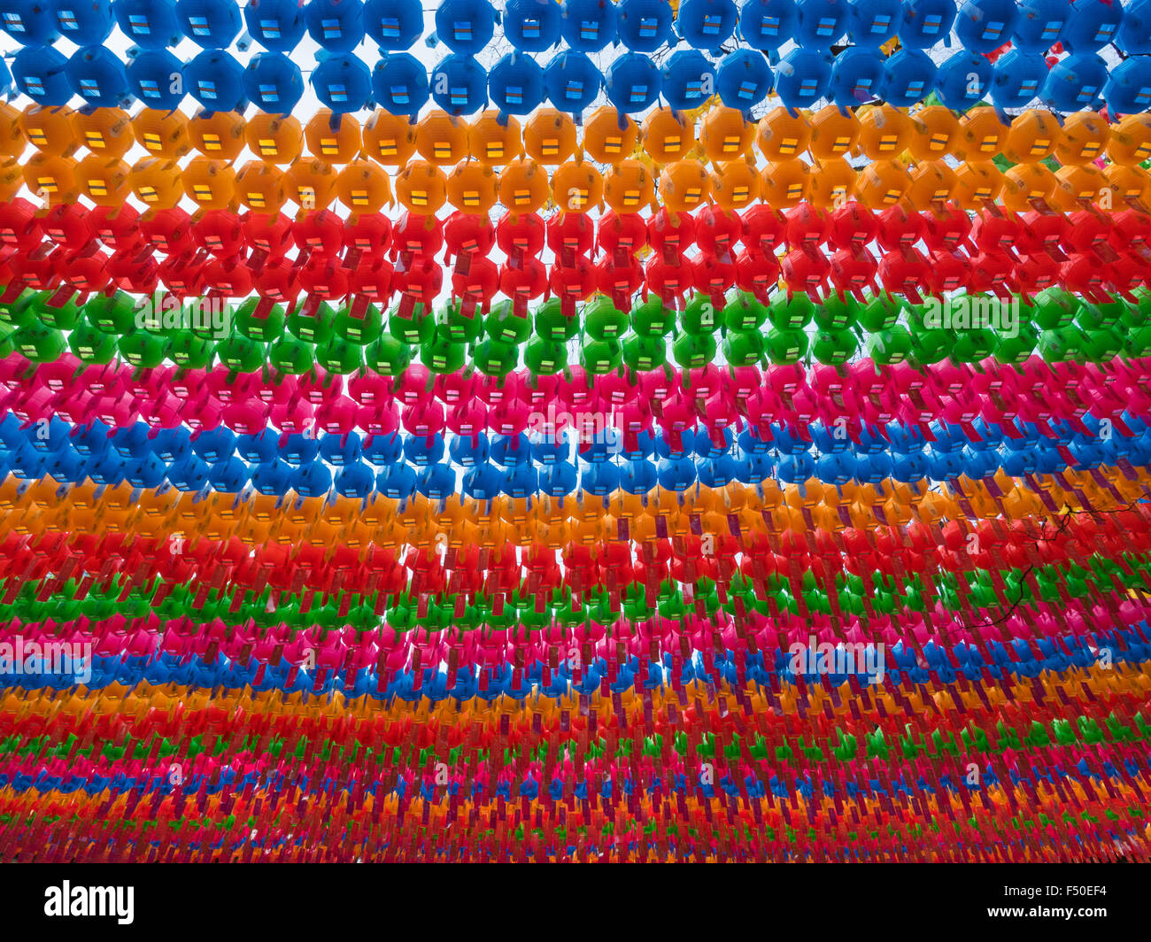Des milliers de lanternes colorés suspendus pour la naissance de Bouddha à Séoul, Corée du Sud Banque D'Images