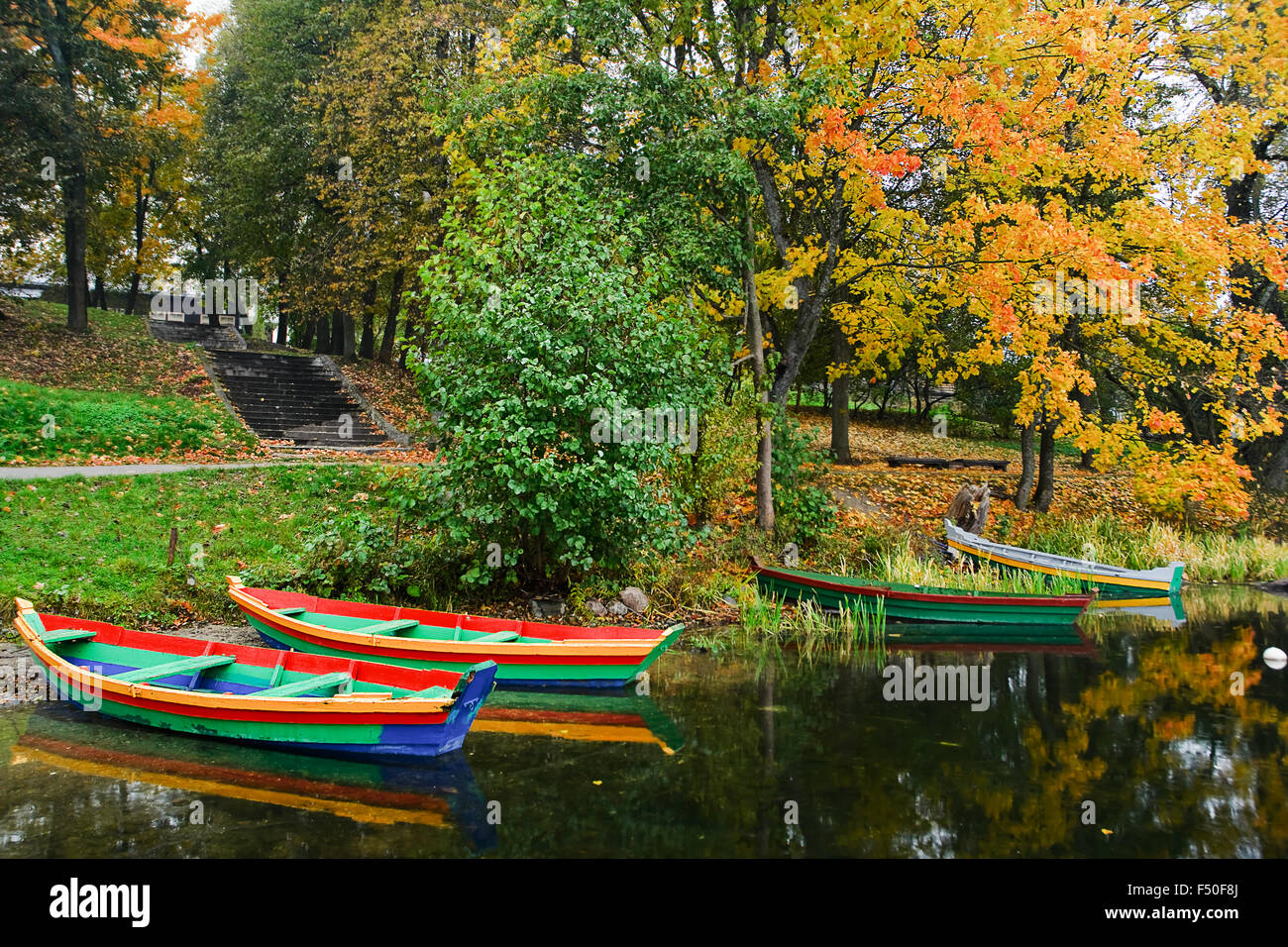 Lac de Trakai en automne (Lituanie) Banque D'Images