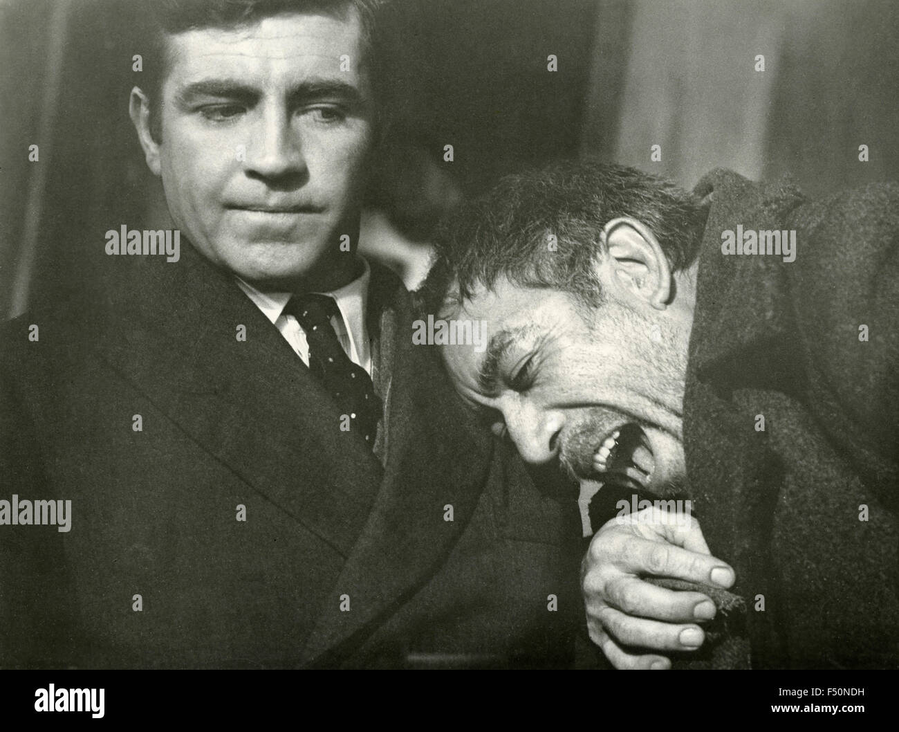 Les acteurs Anthony Quinn et Alan Bates dans une scène du film "Zorba le Grec", USA Banque D'Images