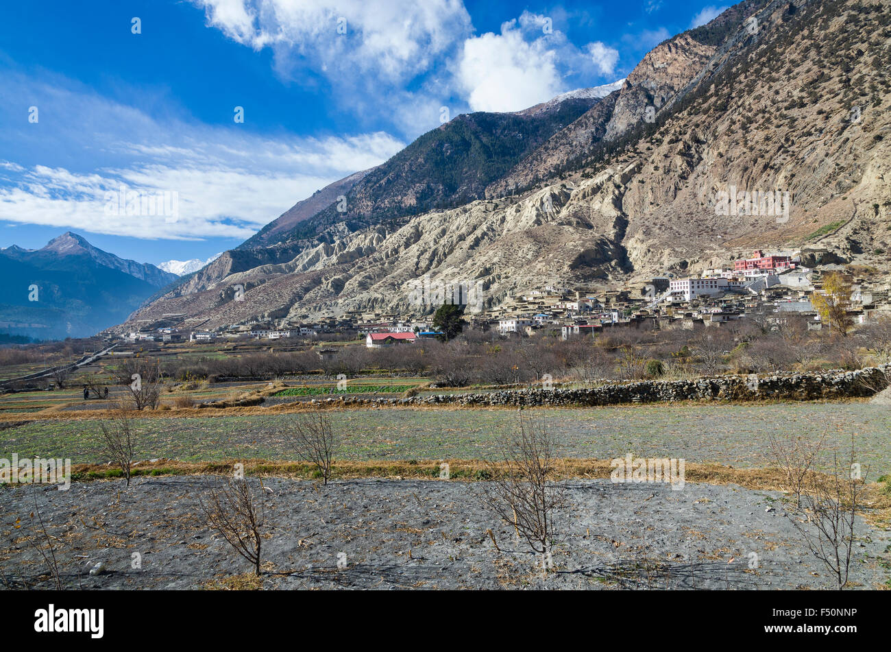 Marpha, petite ville dans la vallée de Kali ghandaki Banque D'Images Marpha, petite ville dans la vallée de Kali ghandaki Banque D'Images