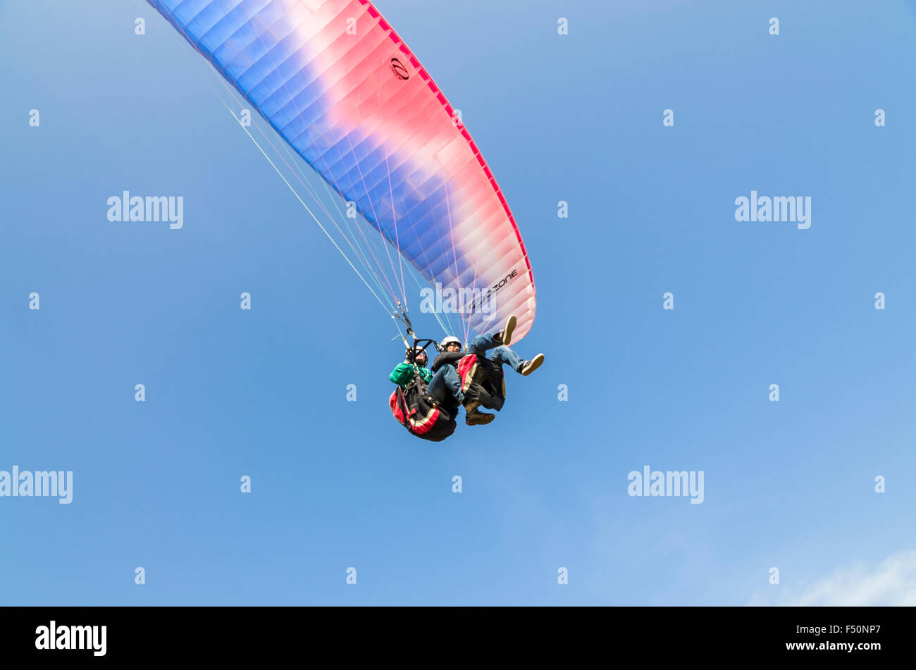 Voile de parapente dans l'air Banque D'Images
