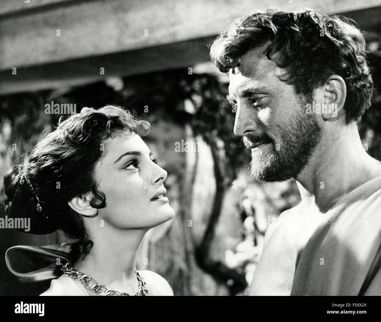Les acteurs Kirk Douglas et Rossana Podesta dans une scène du film "Ulysse", Italie Banque D'Images