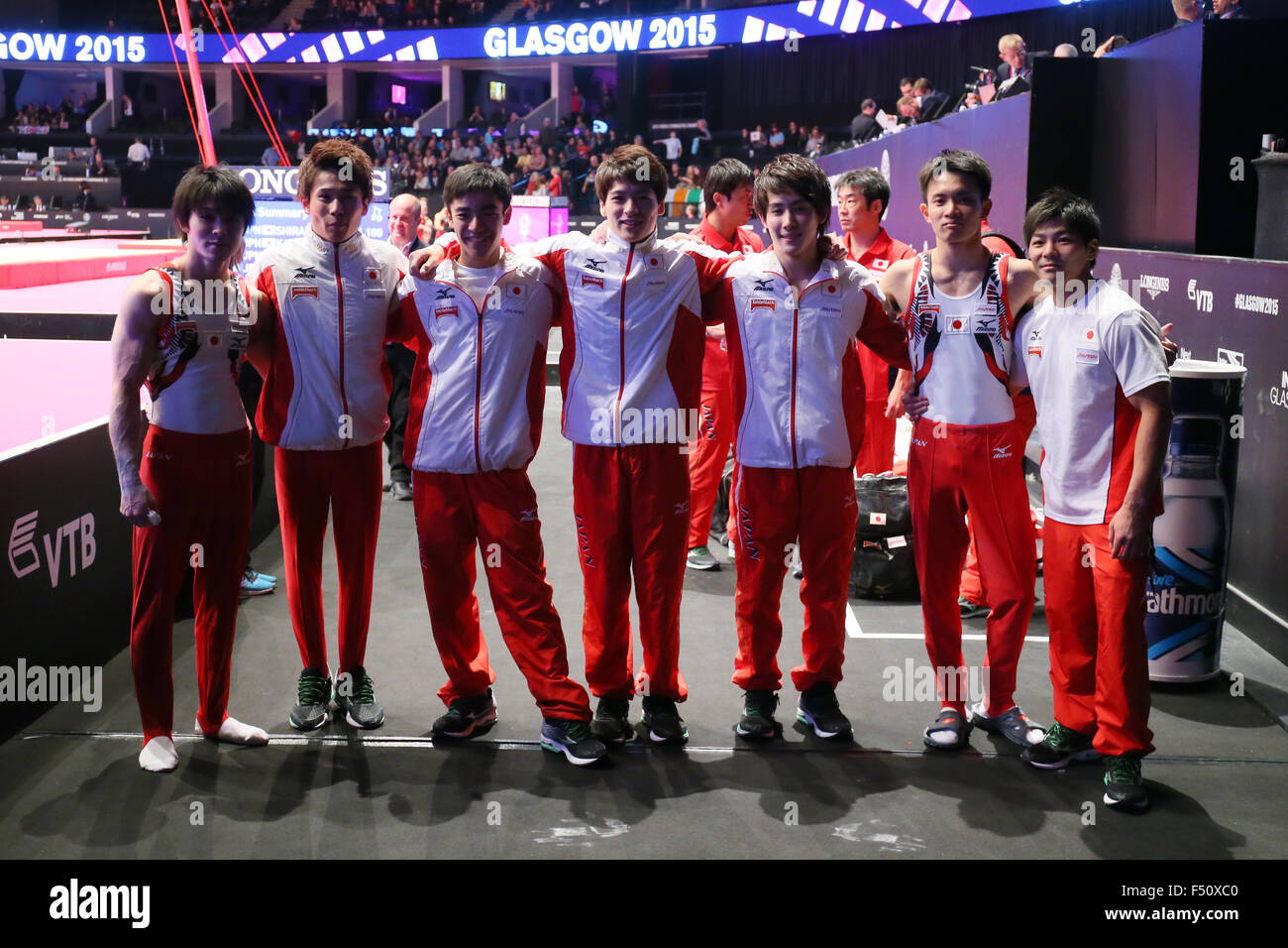 L'ETI Hydro Arena, Glasgow, Grande-Bretagne. 25 octobre, 2015. Groupe de l'équipe du Japon (JPN), 25 octobre 2015 - 2015 : Gymnastique Artistique Gymnastique Artistique Hommes des Championnats du Monde de qualification de l'ESS à Hydro Arena, Glasgow, Grande-Bretagne. Credit : YUTAKA/AFLO SPORT/Alamy Live News Banque D'Images