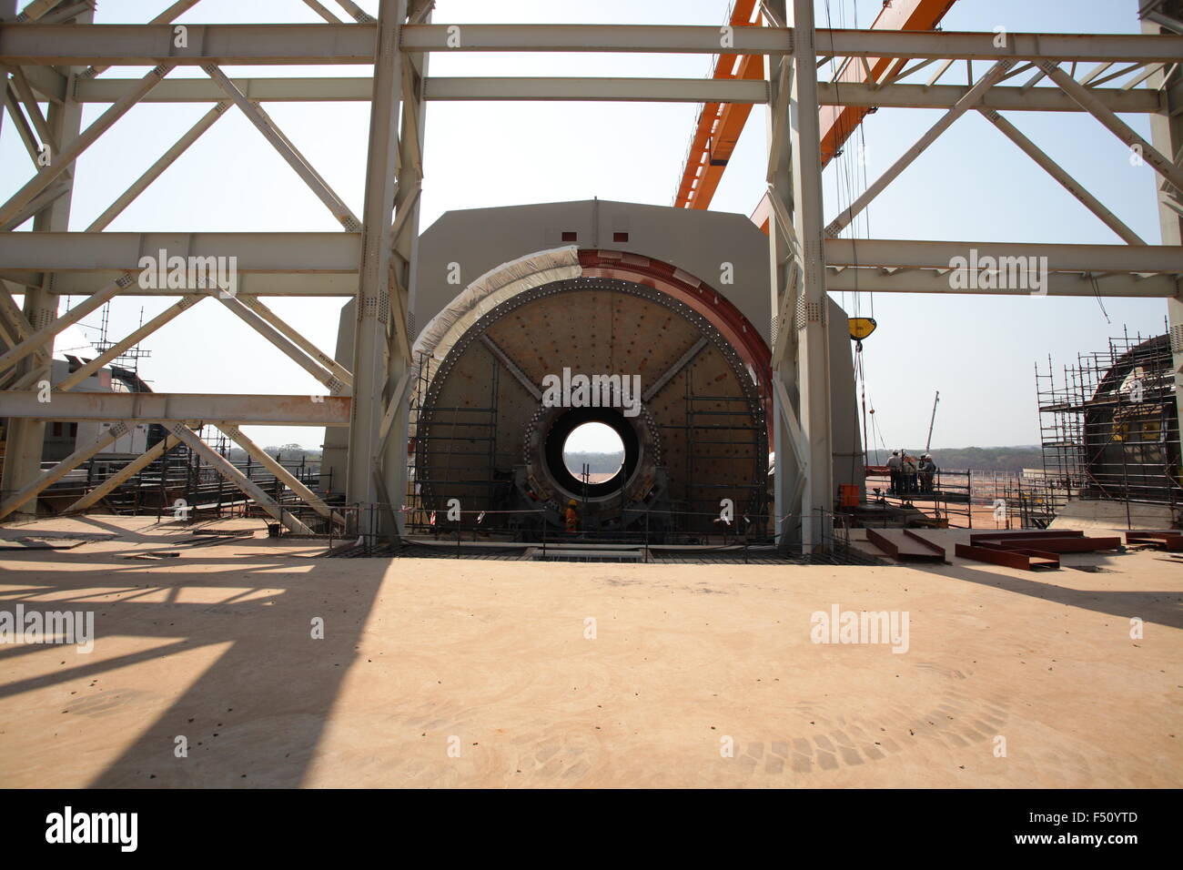 SAG mill seul la balle mill. concasseur. L'exploitation minière de cuivre FQM en Zambie, l'Afrique. Banque D'Images